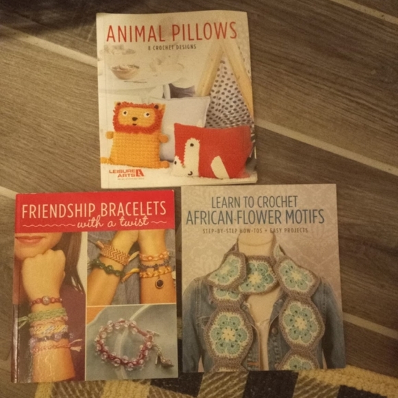 25pc Knittin/crochet yarn assortment with 3 books - Picture 5 of 6